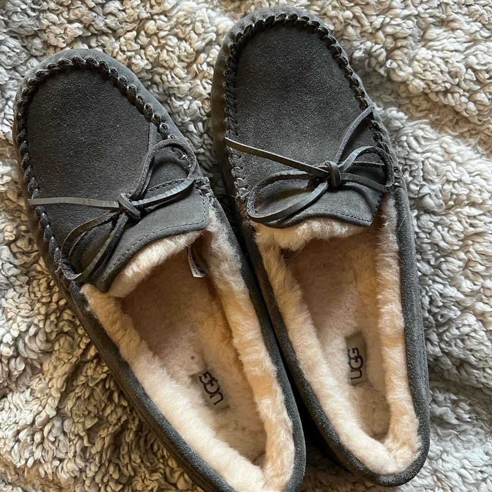 UGG Men’s Slippers (size 10, grey)
